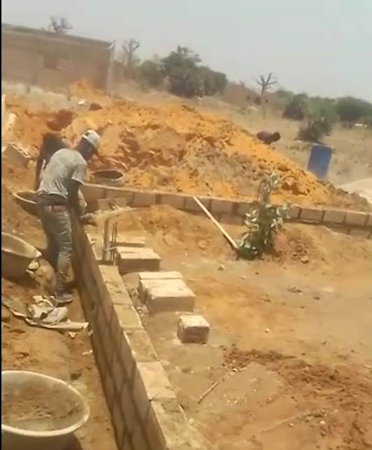 Así se está construyendo la escuela de Terrou Mballing