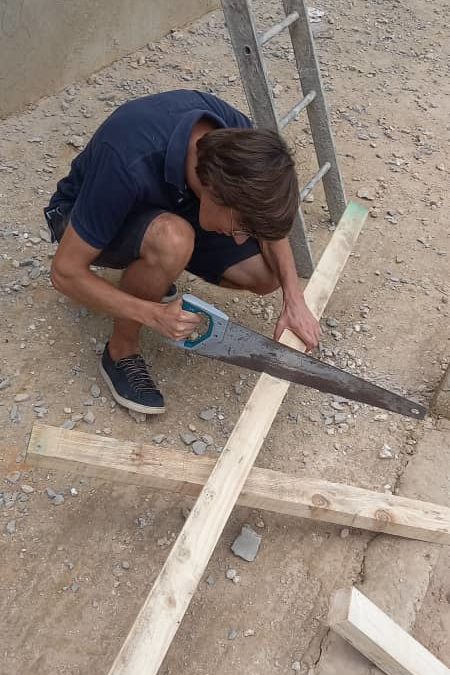 Nuestros voluntarios contribuyen a la construcción de la Escuela España